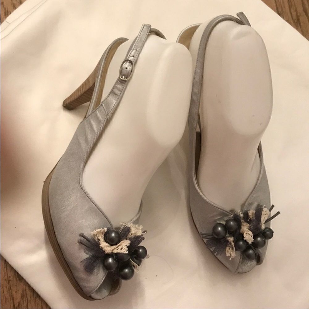 PETER KAISER MATTE SILVER HEELS. NEW